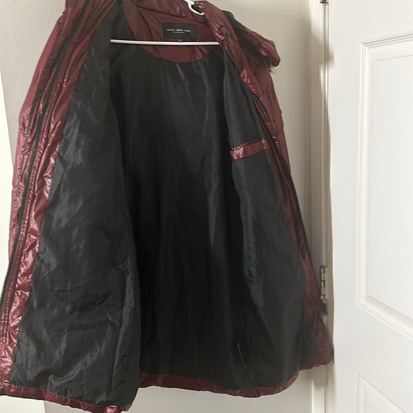 Brand new Andrew Marc NY women's winter coat, burgundy, size: S, very new. - Picture 3 of 7